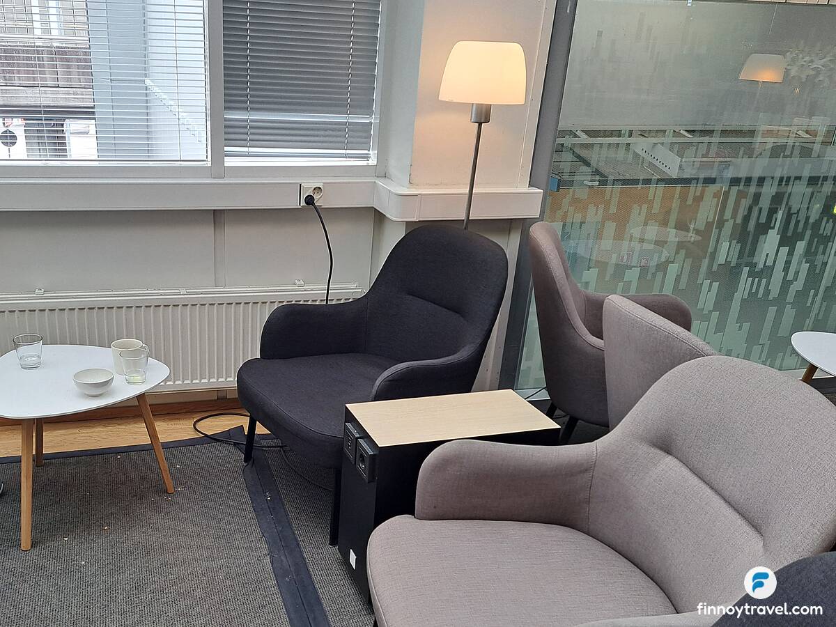 Sitz- und Essbereich in der Aspire Lounge