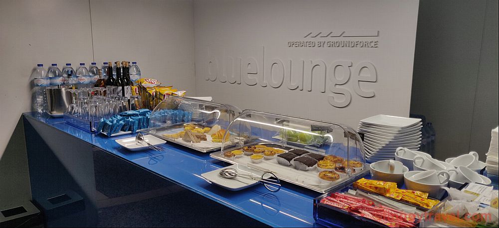 Ein Buffet-Tisch in der Blue Lounge
