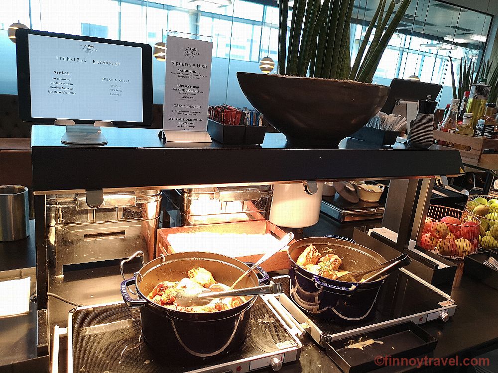 H&auml;hnchengericht in der Sky Lounge am Flughafen Wien