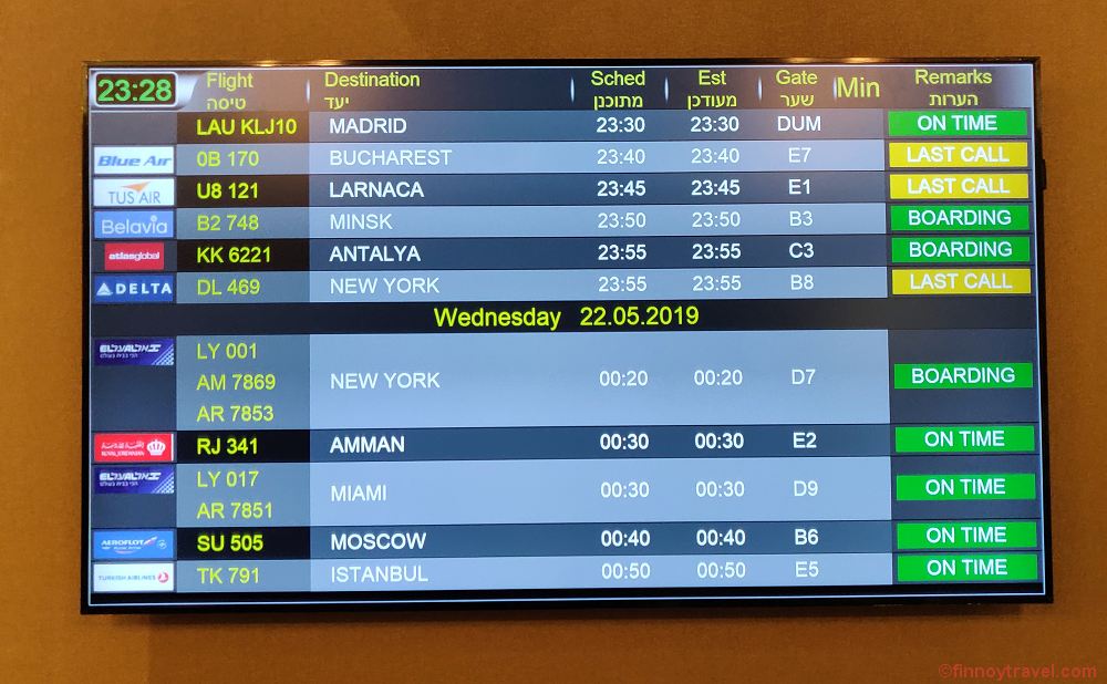 Informationsbildschirm in der Dan Lounge, Tel Aviv