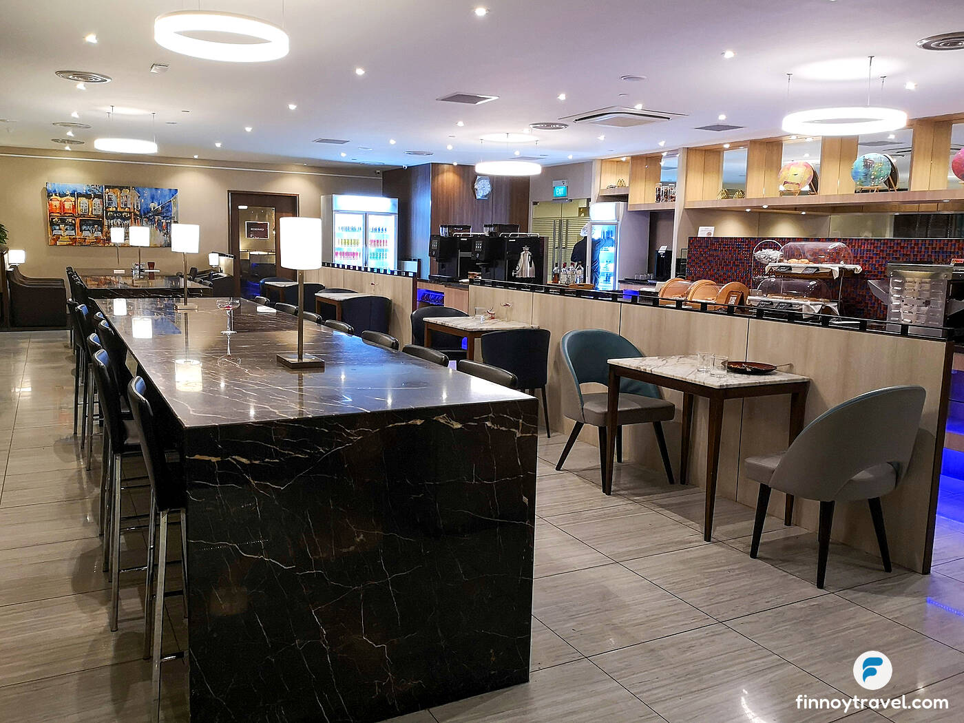 Essbereich der SATS Premier Lounge