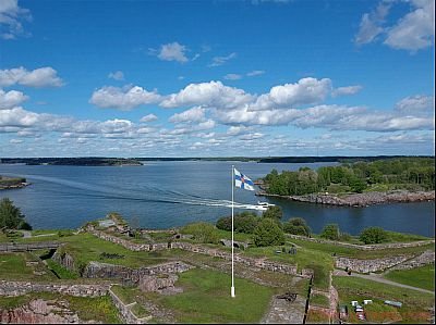 Finnish flag in Suomenlinna
