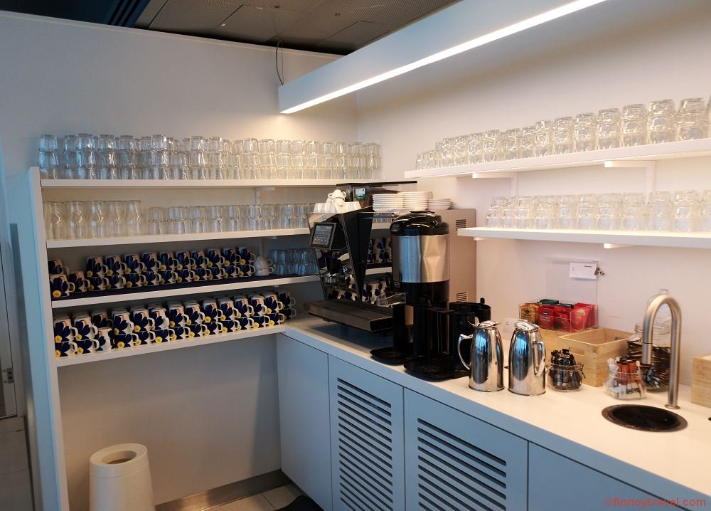 Coffee machine in Finnair Lounge