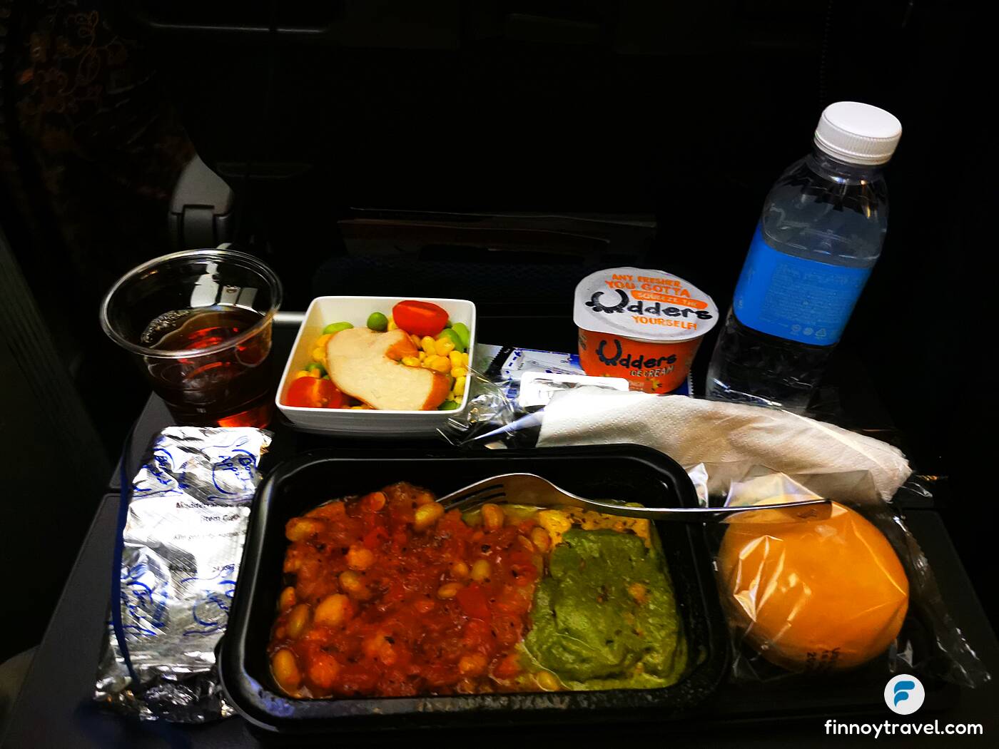 A dinner served aboard Singapore Airlines on flight SQ918.