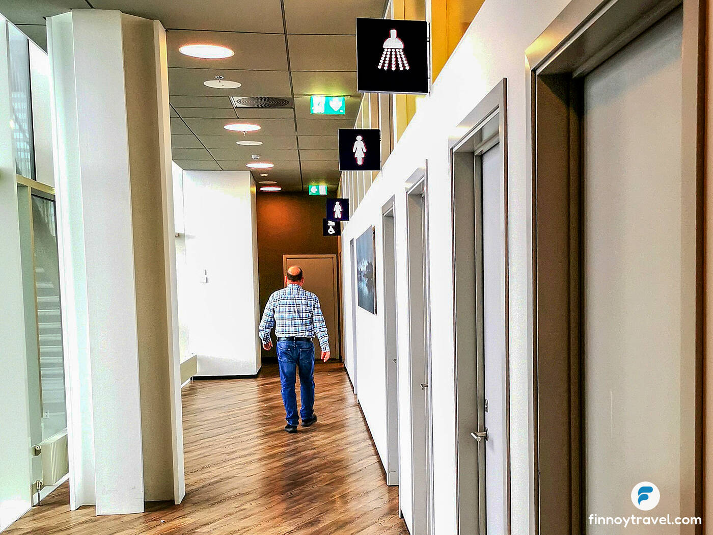 Saga Lounge has toilets and showers, which are well-maintained