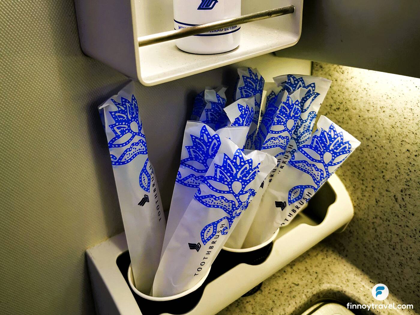 oral care supplies in-flight Singapore Airlines