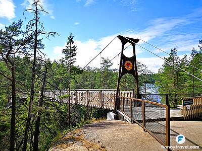 Puente colgante en el Parque Nacional de Repovesi