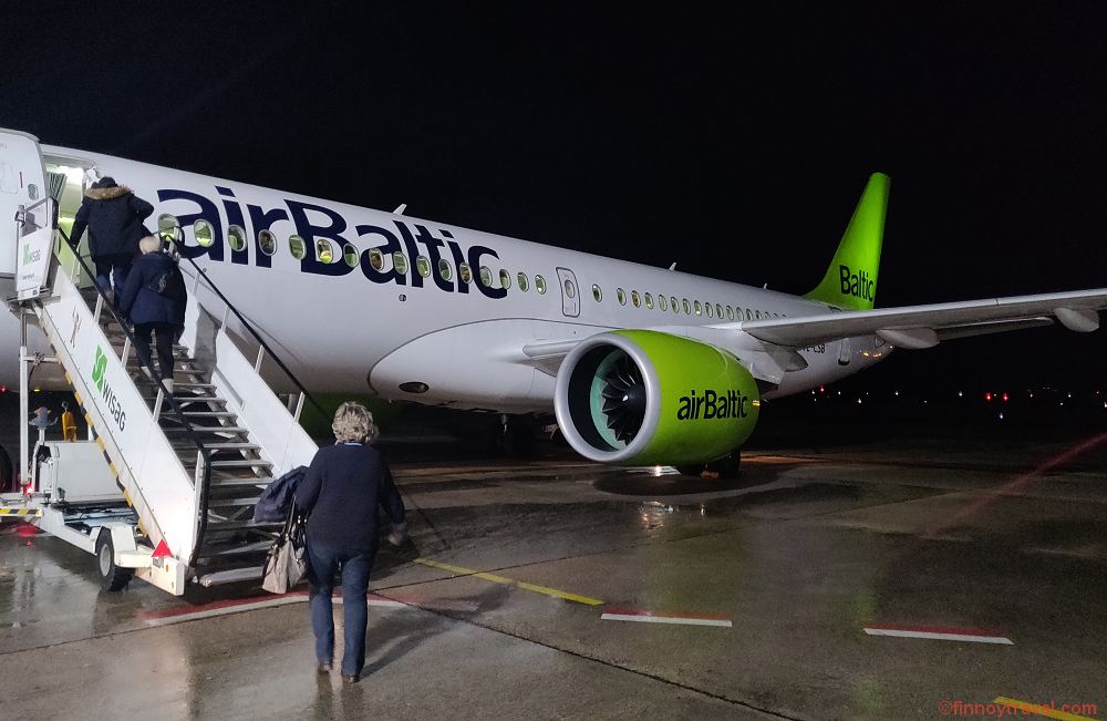 Airbus A220-300 en el Aeropuerto de Berl&iacute;n-Tegel.