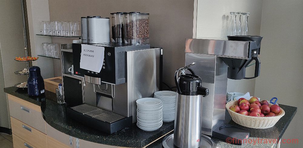 M&aacute;quina de caf&eacute; averiada en el Berlin Airport Club