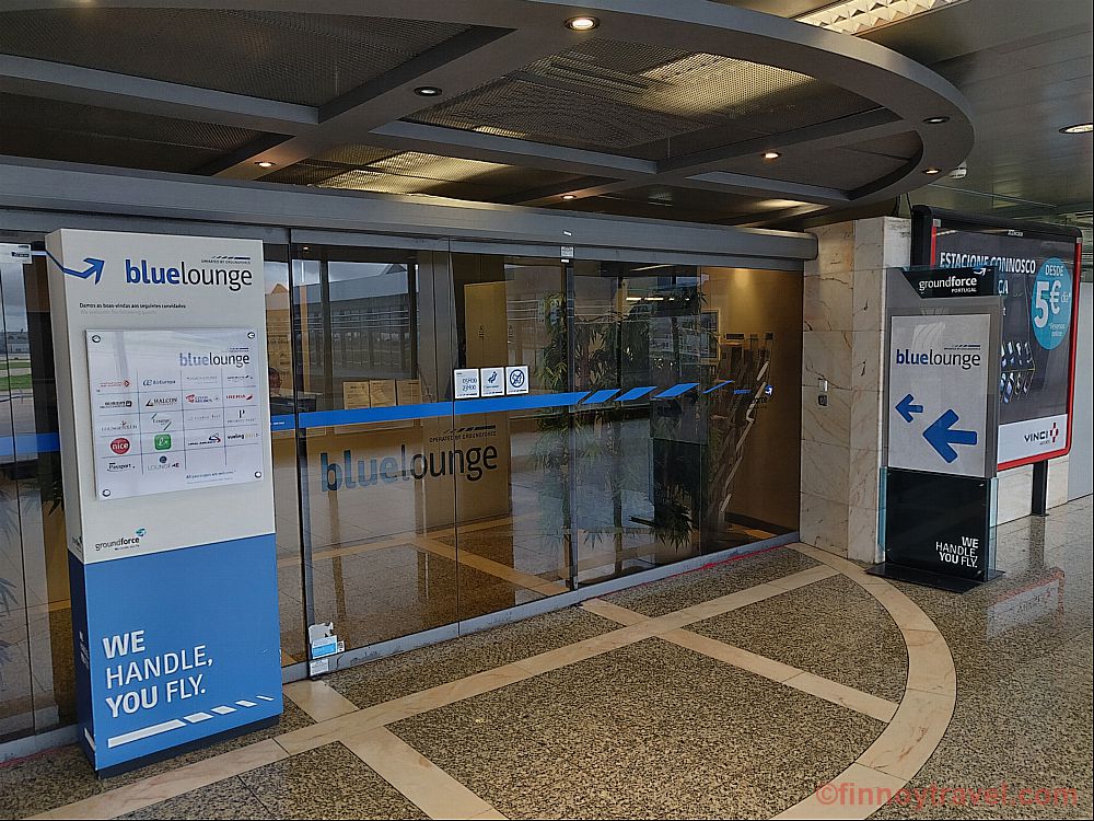 La entrada a Blue Lounge