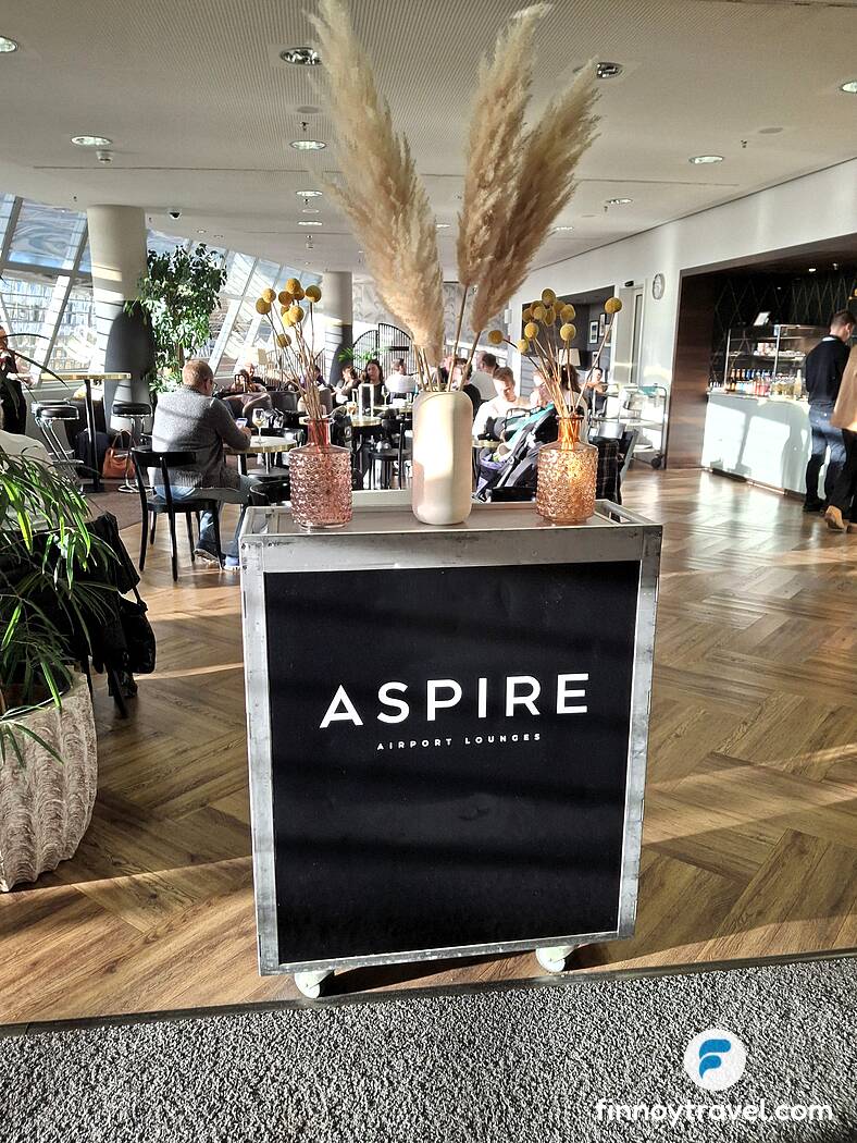 Vista general de una sala luminosa