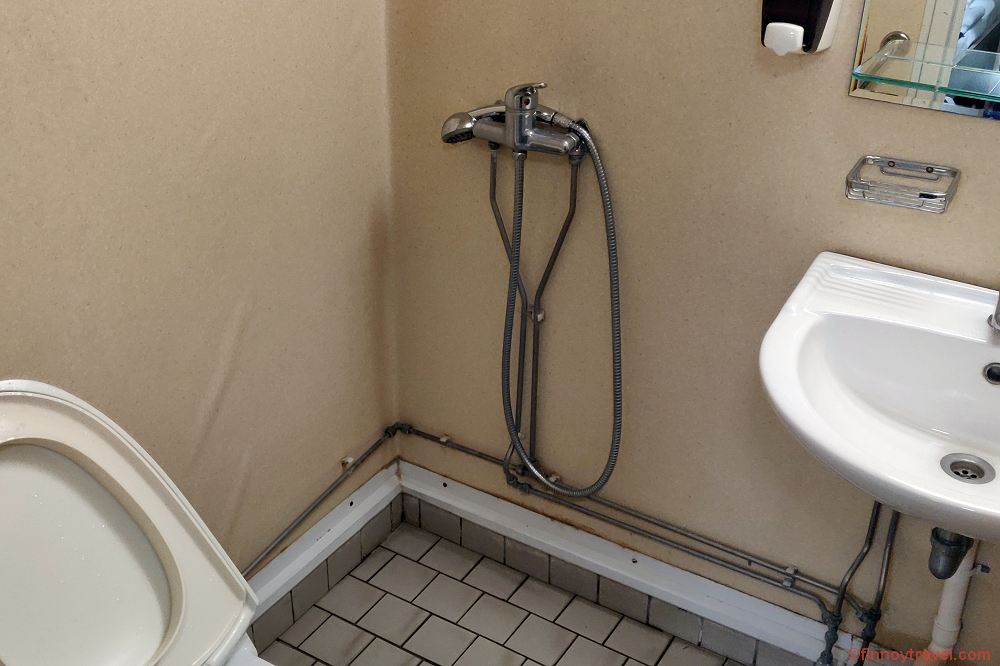 Kylpyhuone hytiss&auml;mme