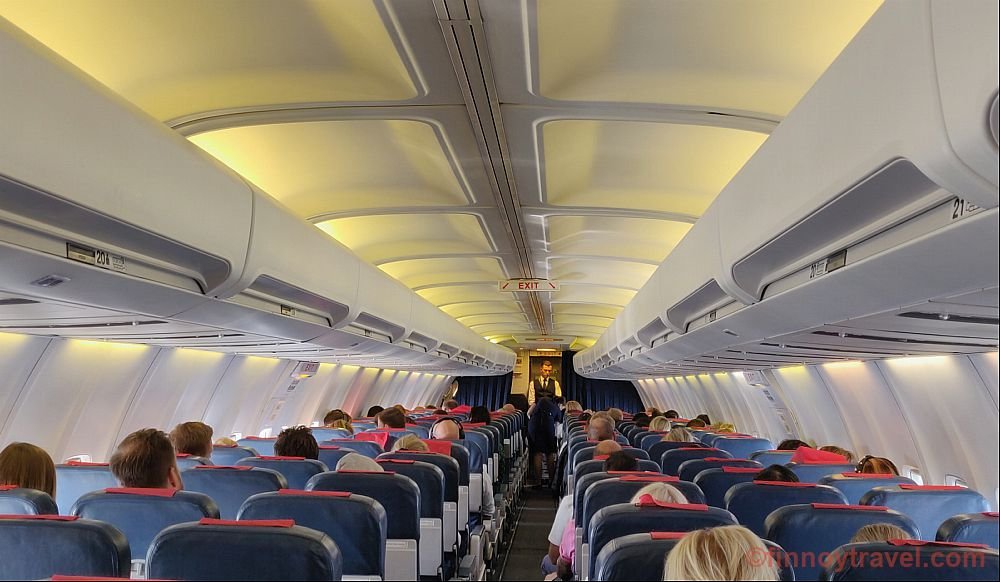 Boeing 737-300 -lentokoneen matkustamo