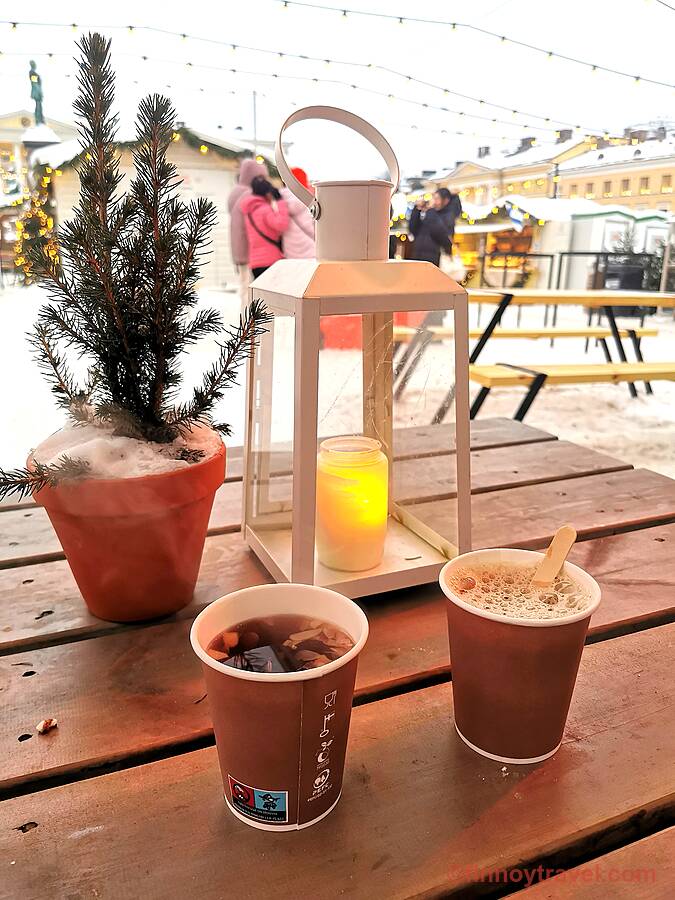 L&auml;mpimi&auml; juomia Tuomaan markkinoilla