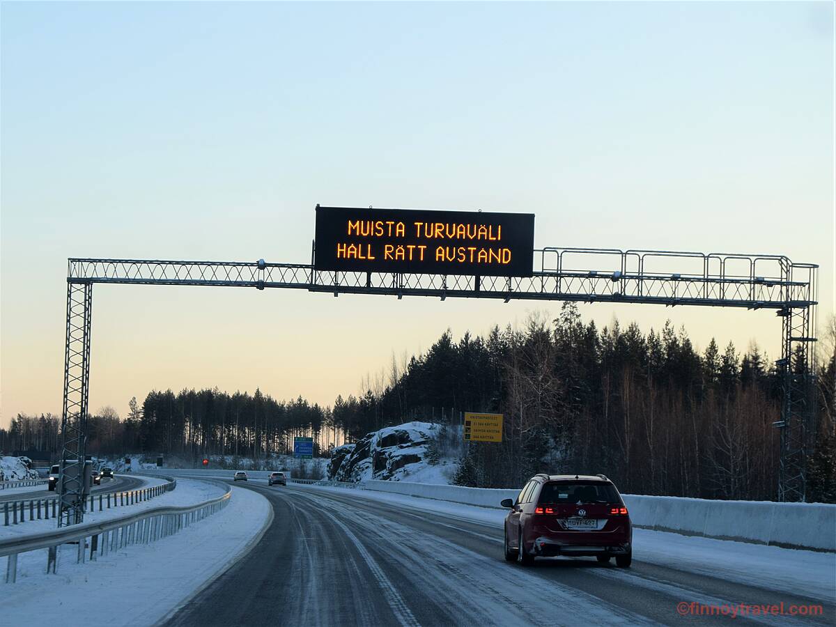 A road sign in Finland indicating to keep a safe distance.