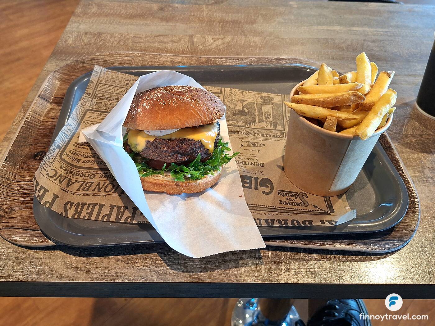 Hamburger_meal_Blue_Deli_Viking_XPRS.jpg
