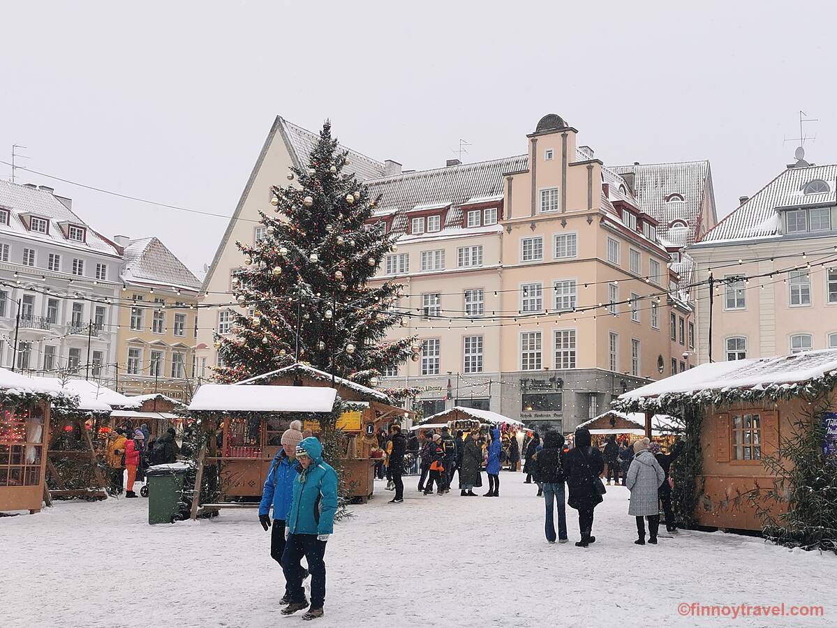 A beautiful snowy day at the Tallinn Old Town Christmas market