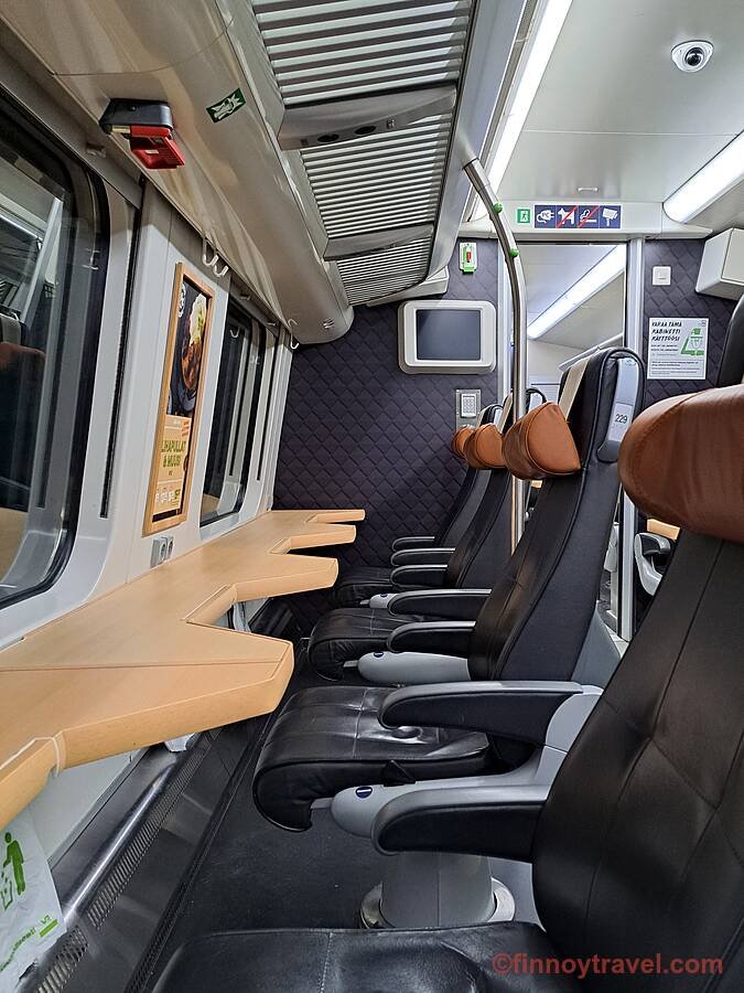 Side seat on the second floor of the restaurant carriage