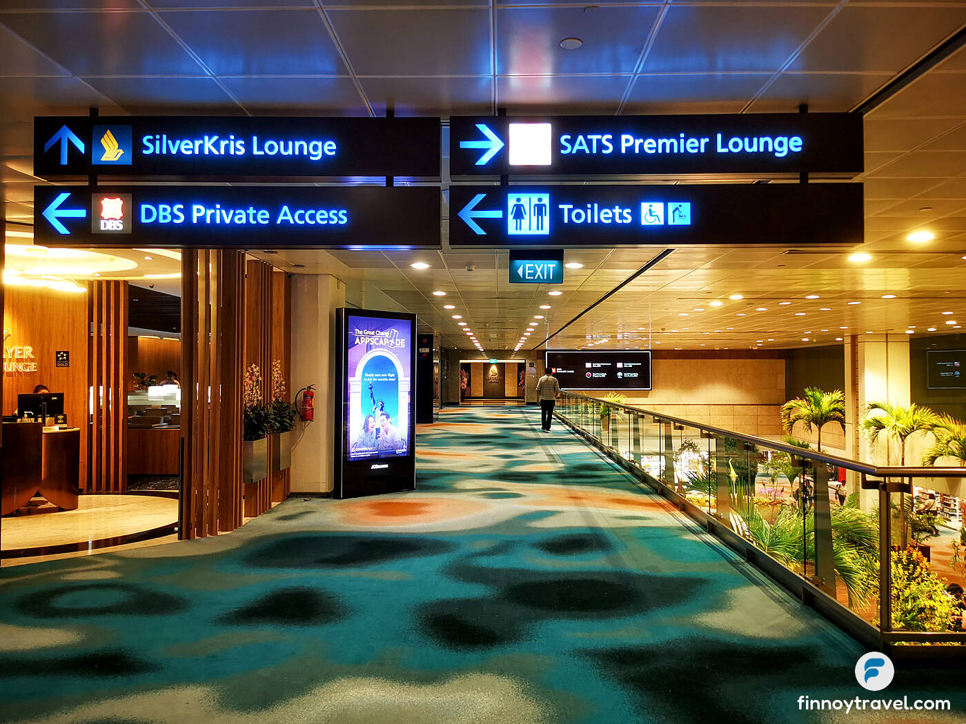 directional sign for SATS Premier Lounge