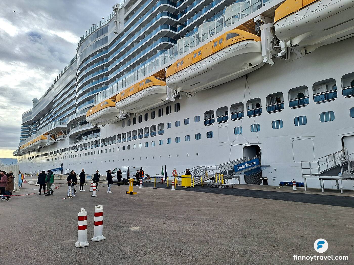 people_boarding_Costa_Toscana.jpg