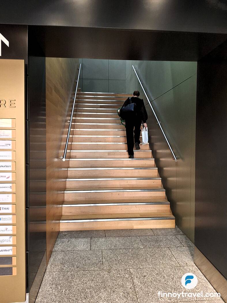 stair_to_lounge_Aspire_Lounge_airside_Zurich_Airport.jpg