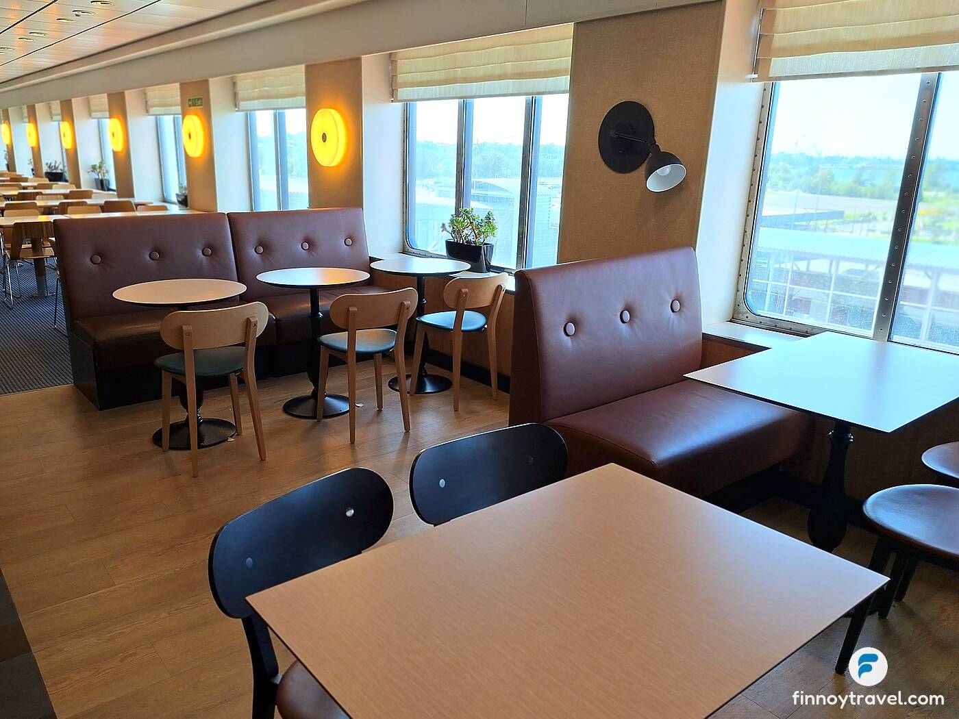 tables_and_windows_Blue_Deli_Viking_XPRS.jpg