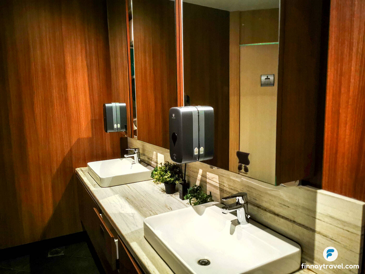 wash basins of SATS Premier Lounge