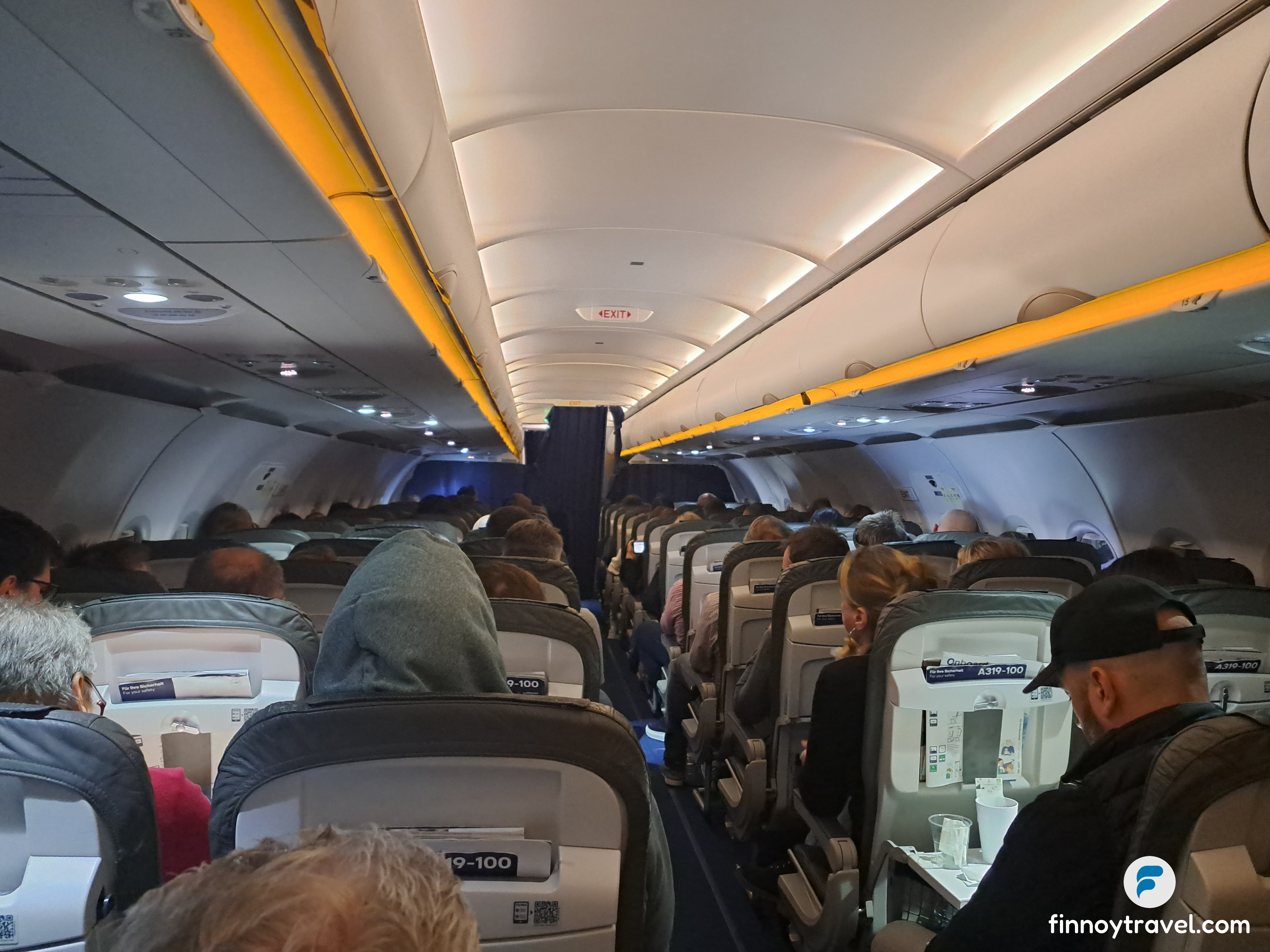 Lufthansa_Airbus_A319_cabin.jpg