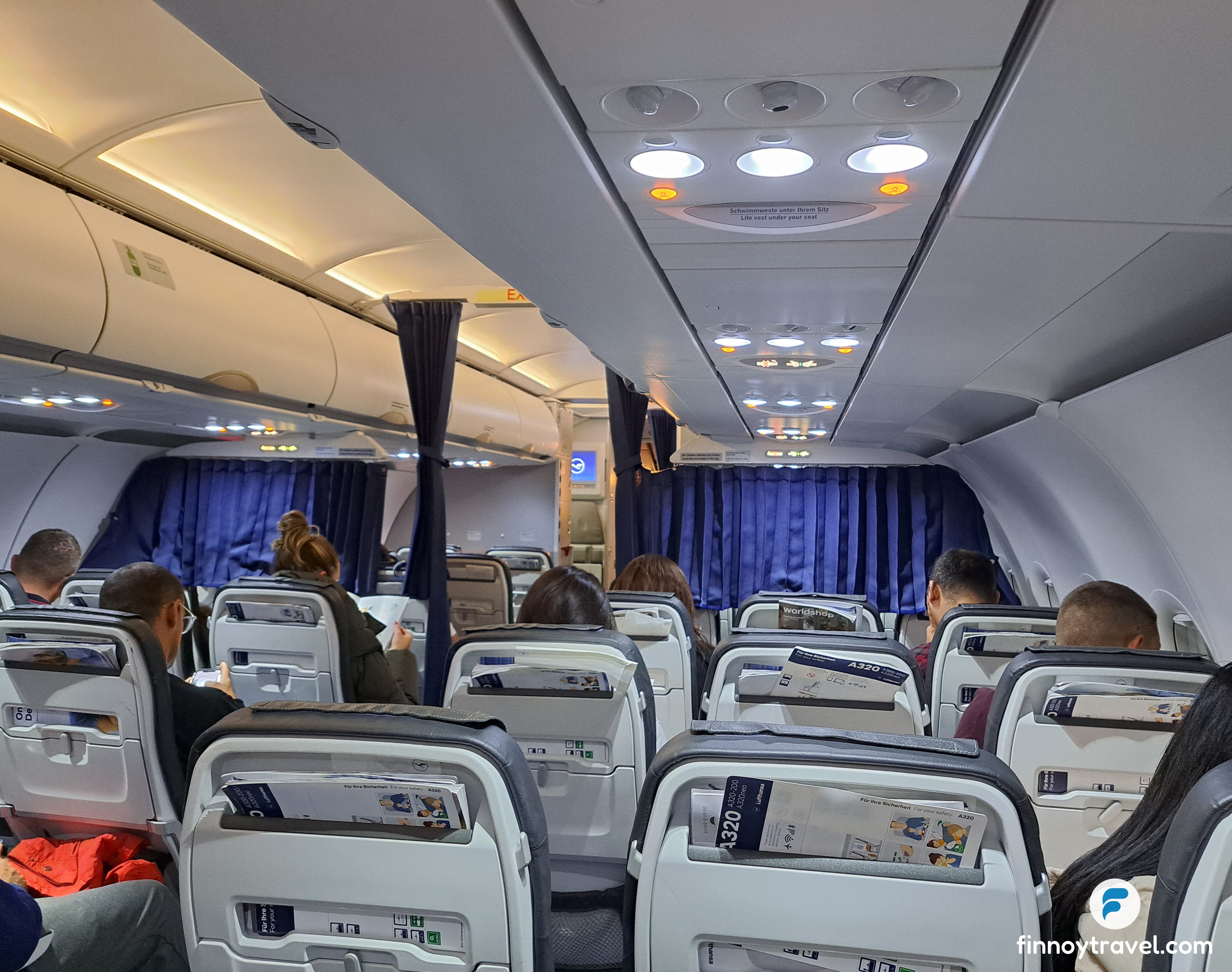 Lufthansa_Airbus_A320_cabin.jpg
