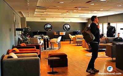 パールラウンジ C37は、柔らかな椅子やソファが豊富にあり、落ち着いて過ごせる静かなラウンジです。