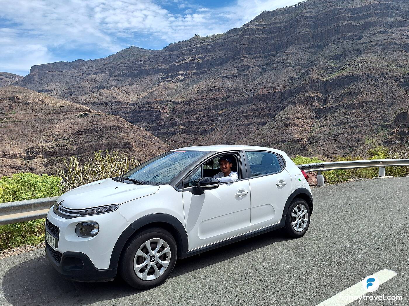 停車中のシーザーとシトロエン C3