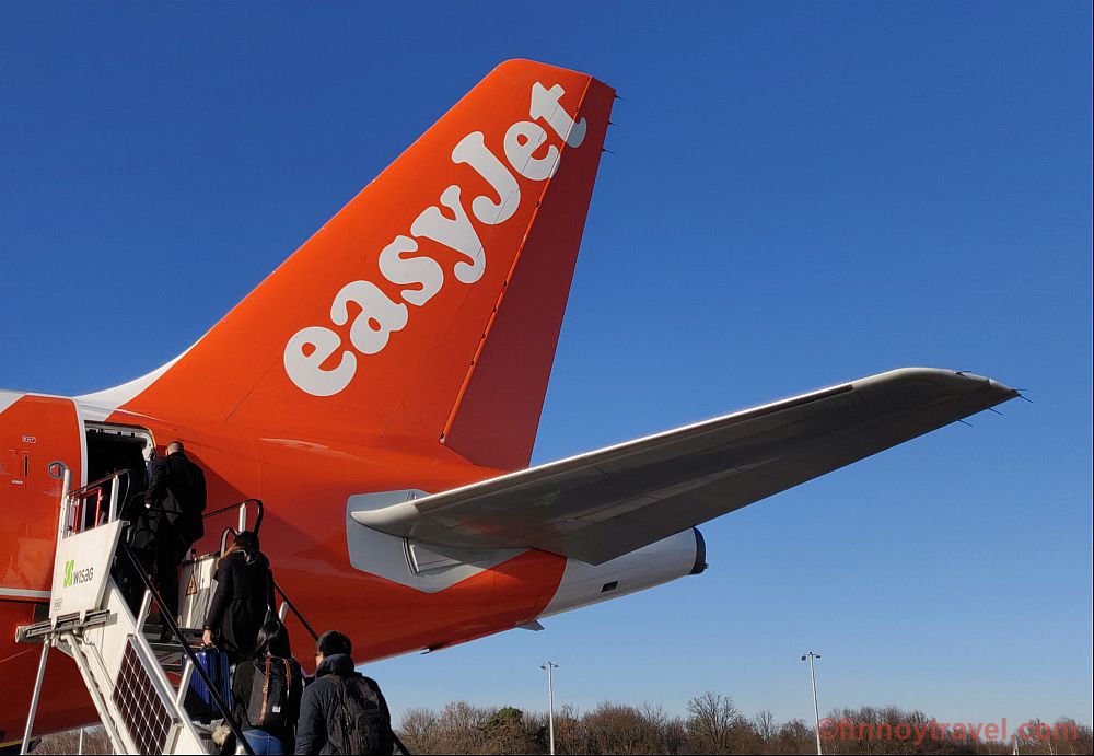 easyJet エアバスA319の尾翼