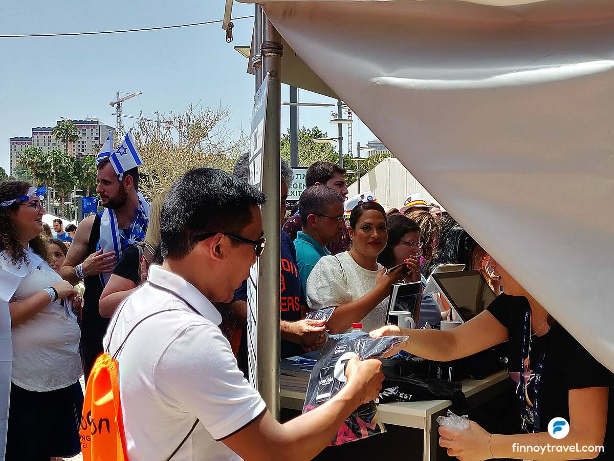 ユーロビジョンの記念グッズを買う