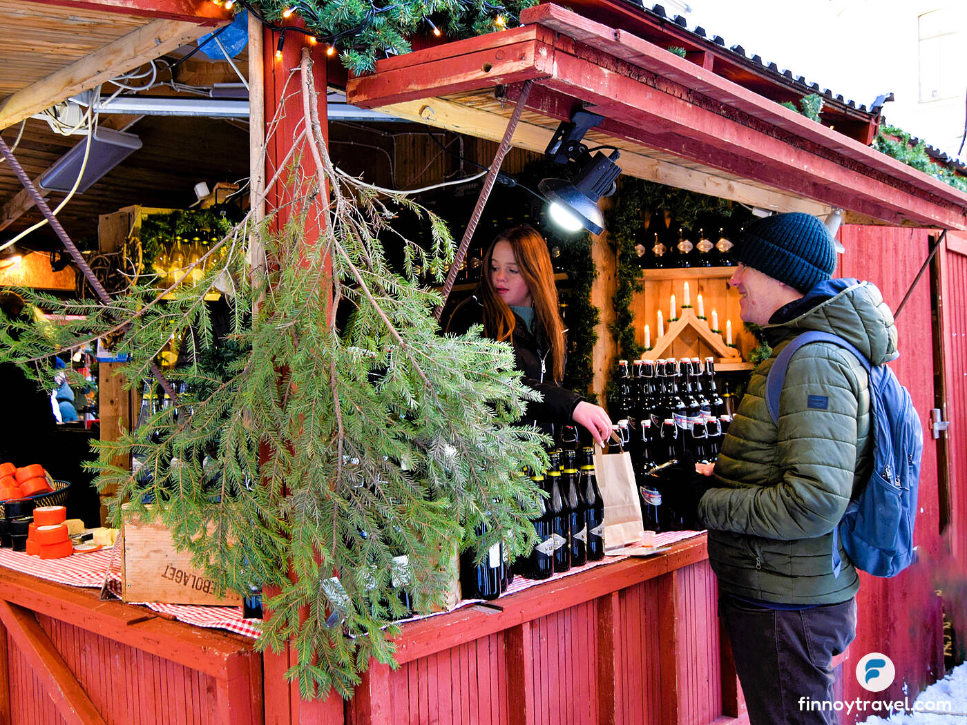 ストールトリエット広場のクリスマスマーケットのユールムンマの屋台