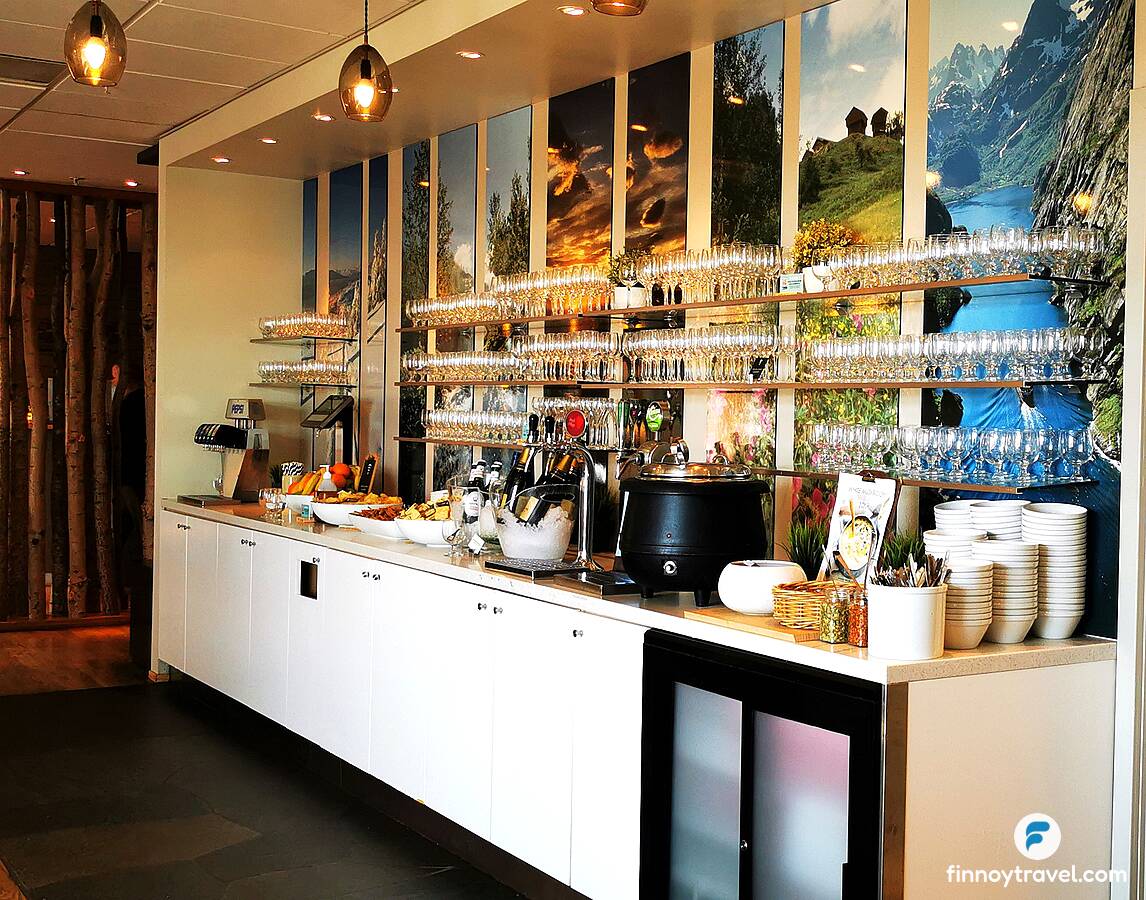 OSLラウンジのドリンクステーション