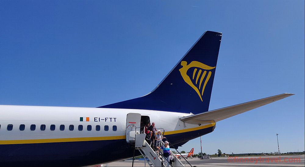 アテネのライアンエアー B737-800の尾翼