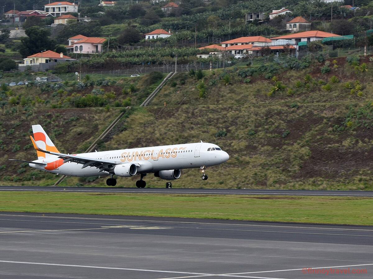 マデイラ島に着陸するサンクラス・エアラインズのA321