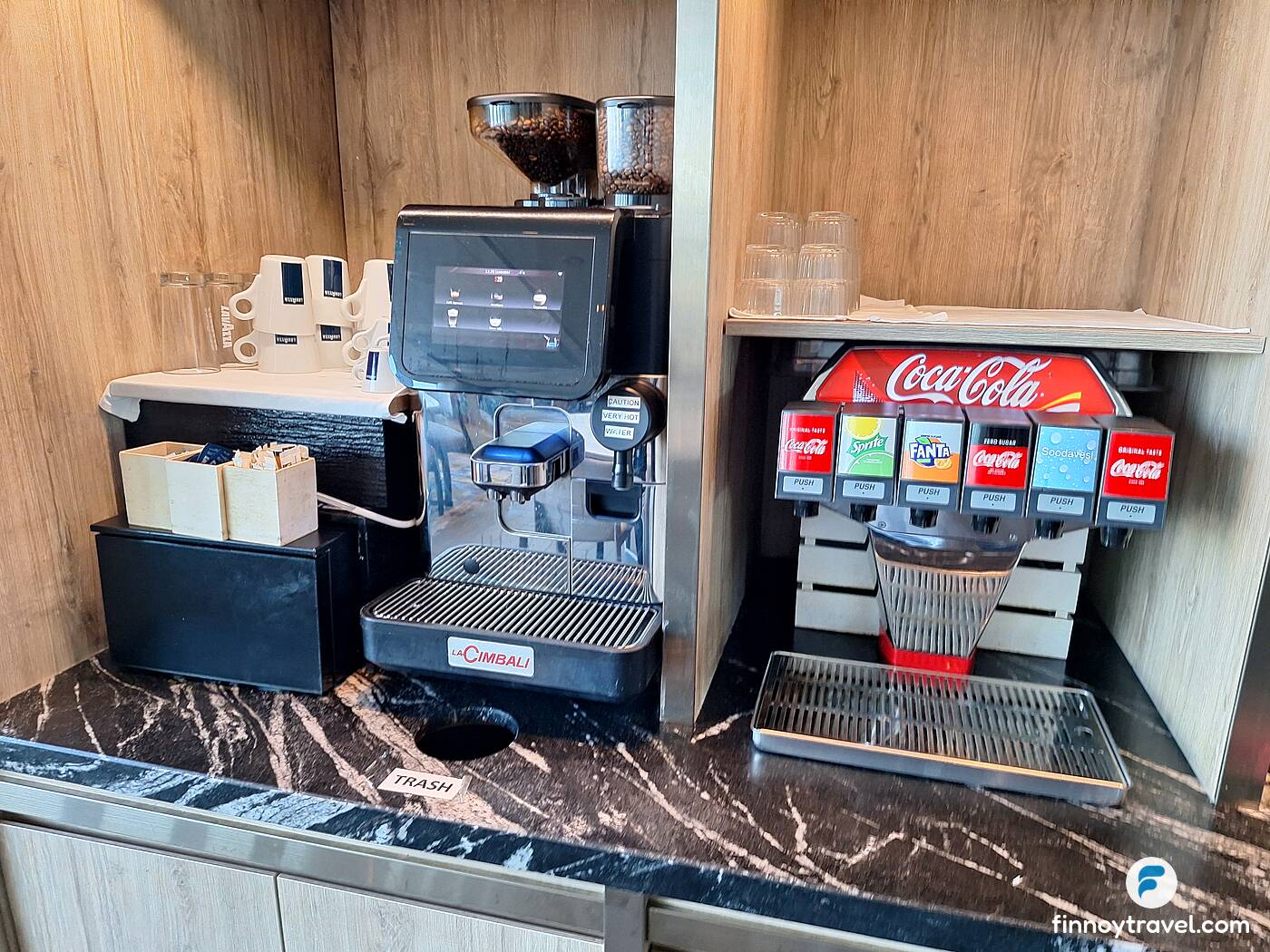 コーヒーとソフトドリンクのマシン