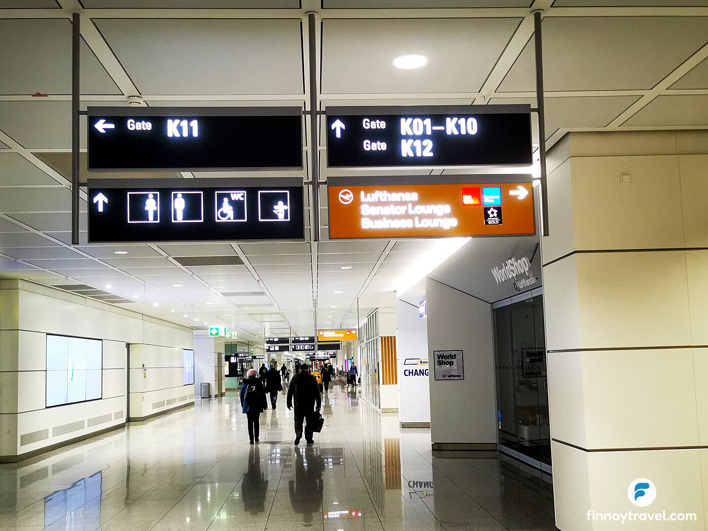 ミュンヘン空港、K11ゲート向かいにあるルフトハンザ ビジネスラウンジへの案内標識