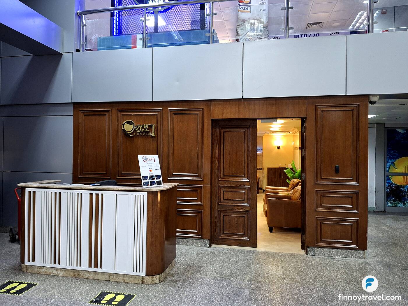 ラウンジの入口ドア