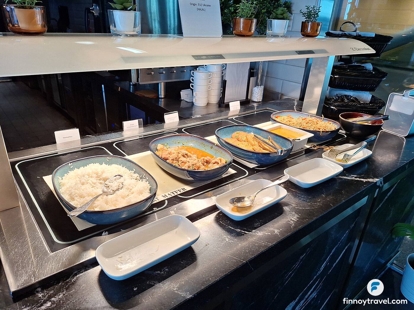 温かい料理のビュッフェ