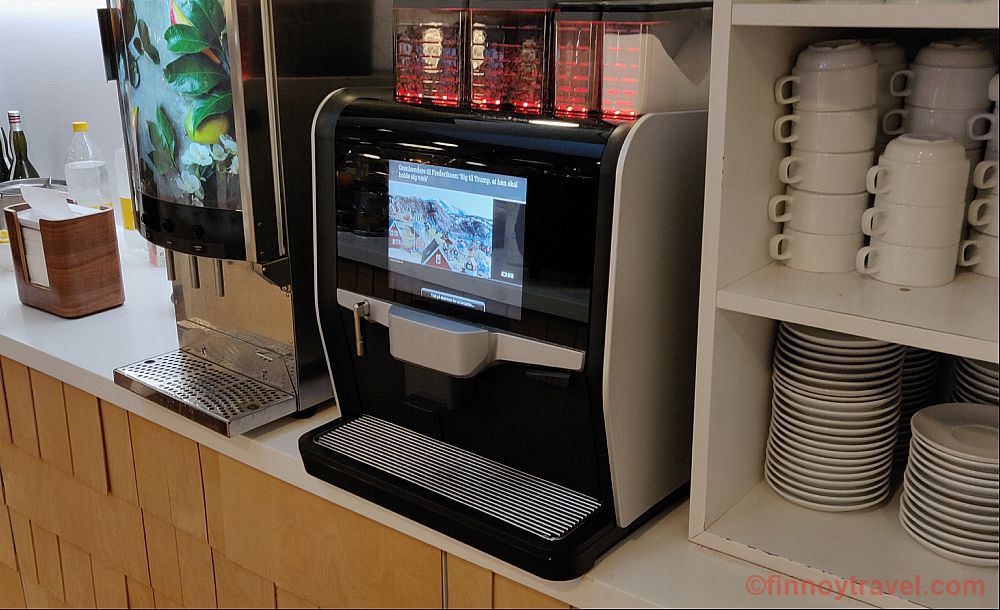 コペンハーゲン空港のアスパイア・ラウンジのジュースディスペンサー