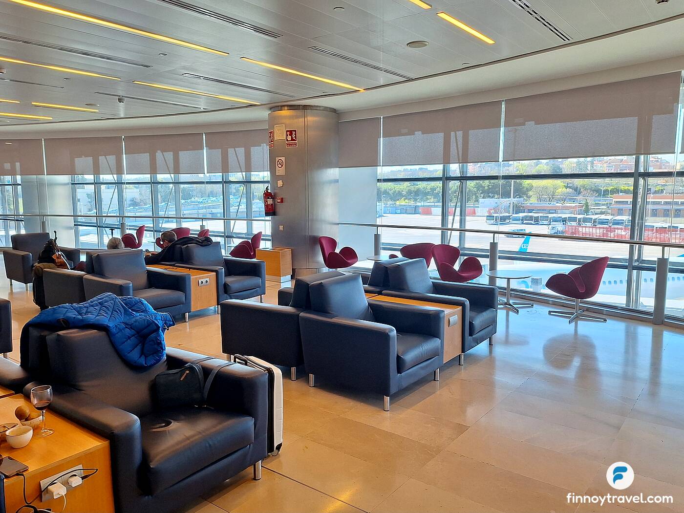 プエルタ・デル・ソル・ラウンジの左側エリア