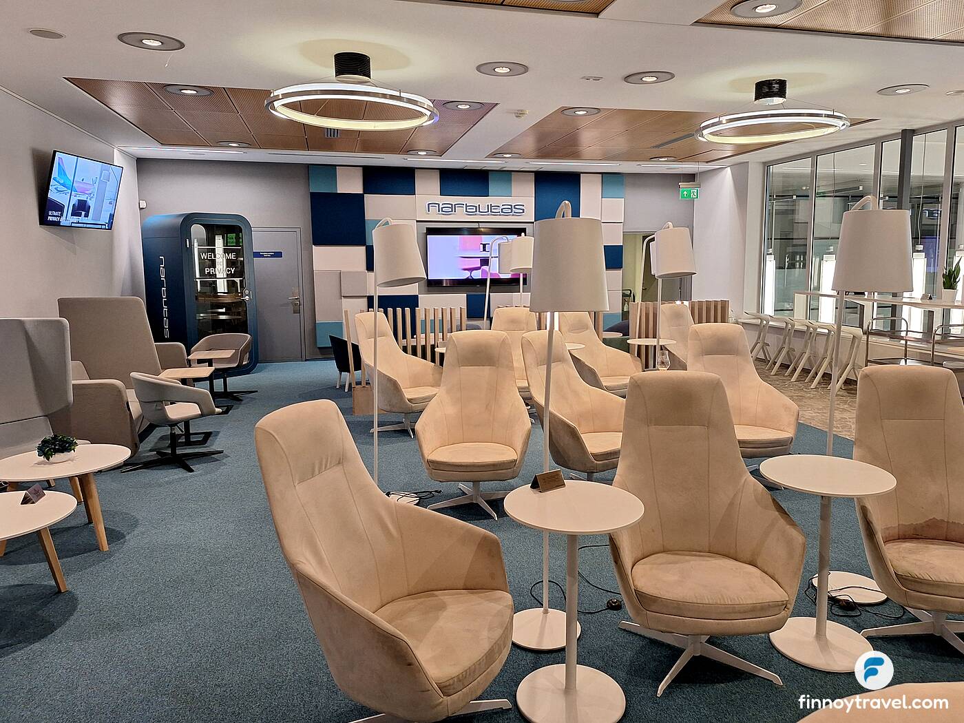 ラウンジの全景