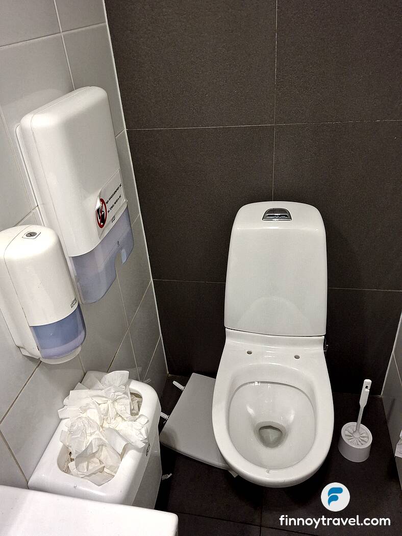 清掃されていないトイレ