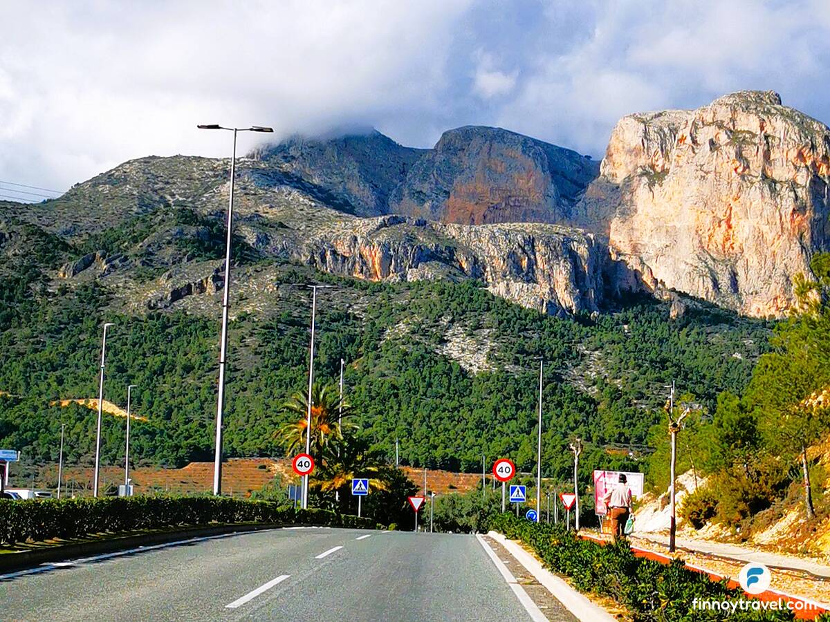Um sinal de tr&acirc;nsito em Alicante a indicar velocidade m&aacute;xima de 40 km/h