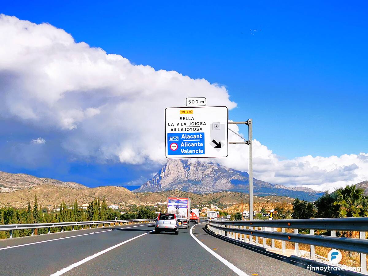 Sinal indicativo para Alicante e Val&ecirc;ncia, em Espanha