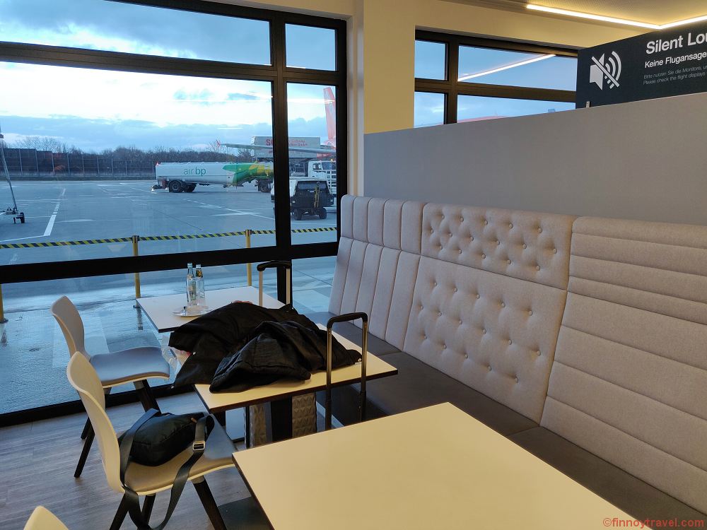 C Lounge em Berlim Tegel, mesa