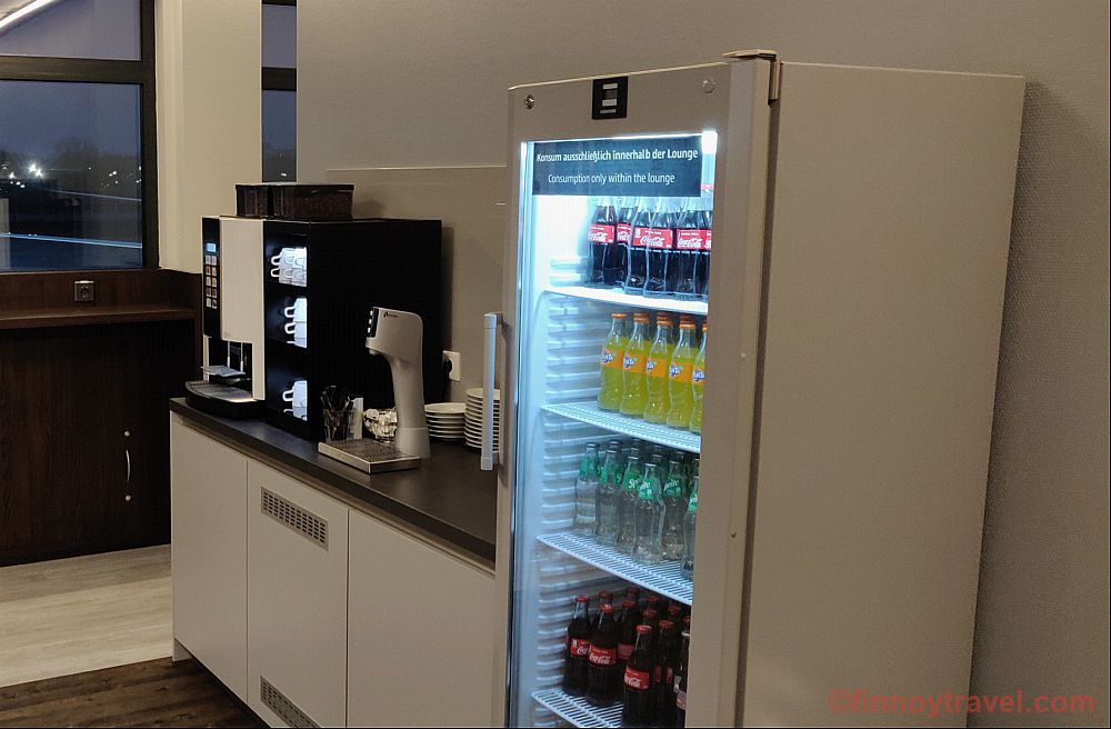 Geladeira na C-Lounge de Berlim-Tegel