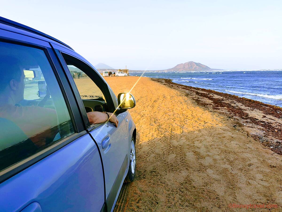 Vista da Ba&iacute;a dos Tubar&otilde;es na ilha do Sal, Cabo Verde